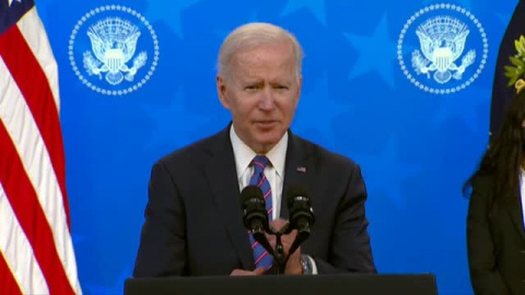  Biden firma un documento para reclamar la igualdad salarial con Megan Rapinoe 