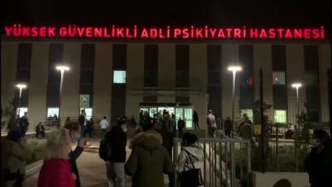 Colas en Ankara para vacunarse tras el anuncio de bajada a 55 años de edad