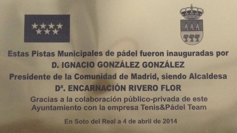 Placa de inauguración de Ignacio González en Soto del Real. Twitter