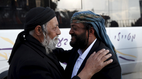 Salman ICHIA , uno de los 19 Judios de Yemen, que fueron traídos a Israel por la Agencia cuasi gubernamental Judía para Israel , es recibido en un centro de absorción en Beer Sheva , Israel. REUTERS