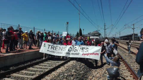 Una acció de la Plataforma Trens Dignes Terres de l'Ebre - Priorat. PLATAFORMA TRENS DIGNES