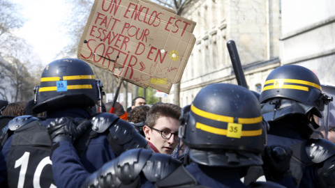 Incidentes en París en la protesta estudiantil contra la reforma laboral.- REUTERS