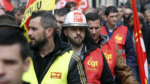 Representantes sindicales han partidopado en la protesta estudiantil contra la reforma laboral en Marsella. EFE/Guillaume Horcajuelo