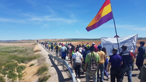 Marcha a pie contra en cementerio nuclear Villar de Cañas. E.P.