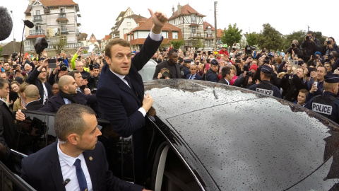 Emmanuel Macron durante su visita a Le Touquet.- REUTERS