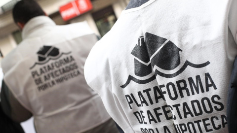 Concentración de la PAH frente a la sede del PSOE en la madrileña calle de Ferraz. E.P.