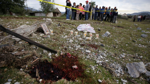 Una mancha de sangre en el lugar de la explosión, un almacén de fuegos artifivciales en la ciudad de San Isidro,Chilchotla, Mexico. REUTERS/Imelda Medina