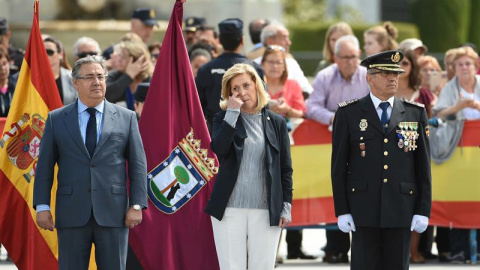 La delegada del Gobierno en Madrid, Concepción Dancausa, junto al ministro de Interior, Juan Ignacio Zoido, y el jefe Superior de Policía de Madrid, Alfonso Fernández Díez. - EFE