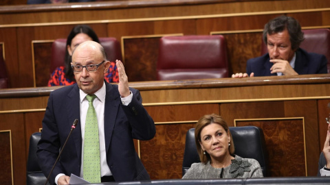 El ministro de Hacienda y Función Pública, Cristóbal Montoro, durante la sesión de control al Gobierno celebrada en el Congreso. EUROPA PRESS