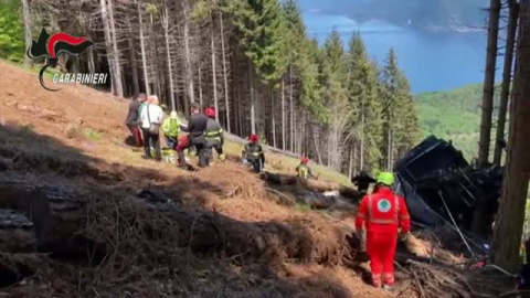 Fallecen 13 personas al desplomarse un teleférico en la localidad italiana de Stresa