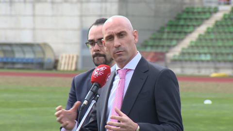 Rubiales confirma la paralización del fútbol español