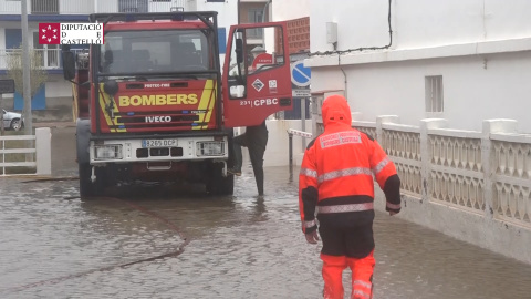 Bomberos achican agua en Castellón debido a las fuertes lluvias