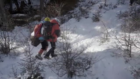 Un alpinista ciego alcanza la cumbre del Everest convirtiéndose en el primer asiático en conseguirlo