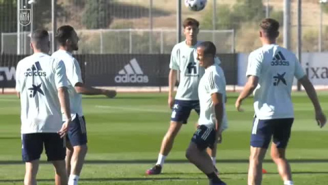 La selección absoluta suma tres nuevos efectivos en su último entrenamiento