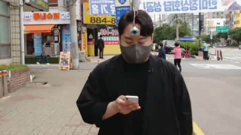 Un joven de Corea del Sur diseña un tercer ojo robótico que te alerta ante un obstáculo