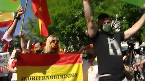 Grupos de extrema derecha se manifiestan frente a la embajada de Marruecos en Madrid