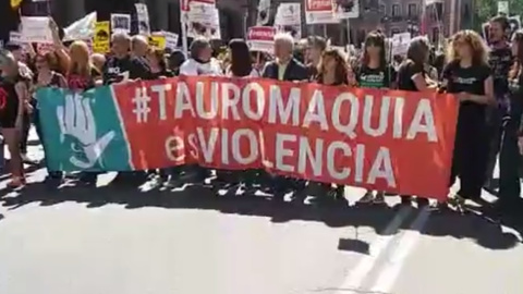 Animalistas durante la manifestación "Tauromaquia es Violencia"