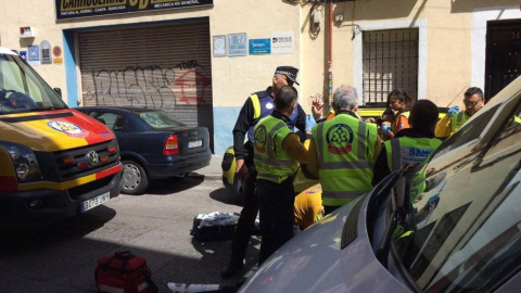 Sanitarios atienden al butronero 'Niño Sáez' tras ser disparado./Emergencias Madrid