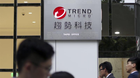 Logotipo de la empresa de ciberseguridad taiwanesa Trend Micro en su sede en Taipei. / EFE