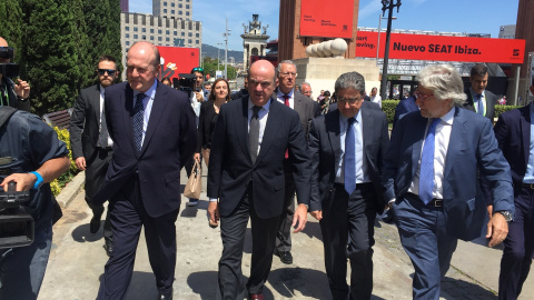 El ministro de Economía, Luis de Guindos, en el salón Automobile Barcelona. E.P.