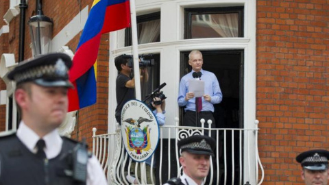 Assange, en la embajada de Ecuador en Londres en 2012.