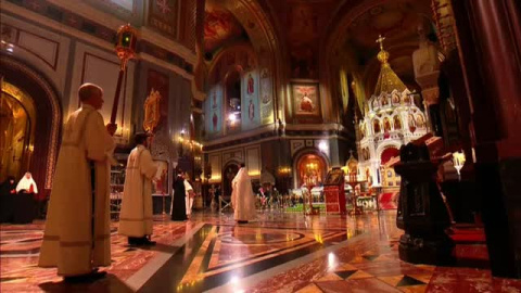 El patriarca Kiril oficia la misa de Pascua en una vacía catedral de Cristo Salvador de Moscú