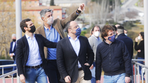 Imagen de enero pasado del presidente del Partido Popular, Pablo Casado, con el entonces alcalde de Badalona, Xavier García Albiol, el candidato del PP a las elecciones catalanas, Alejandro Fernández y el alcalde de Madrid, José Luis Martín