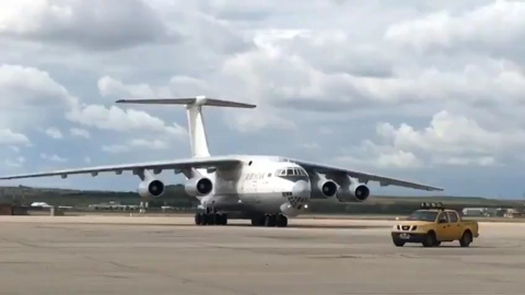 Llega a Torrejón un avión desde Shangai con 20 toneladas de material sanitario