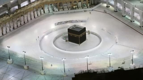 Arranca el Ramadán en una Gran Mezquita de La Meca prácticamente vacía