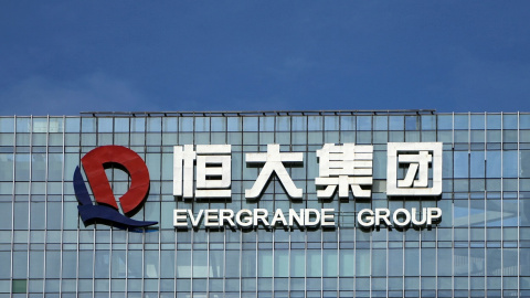 vEl logo del grupo chino Evergrande, en lo alto de su sede en la ciudad de Shenzhen, en la provincia de Guangdong. REUTERS/Aly Song