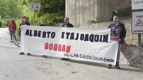 Sindicatos vascos recuerdan a los operarios sepultados en Zaldibar