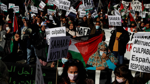 Ciudadanos pro saharauis protestan en Madrid el 13 de noviembre de 2021.