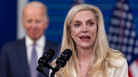 Lael Brainard interviene en el acto celebrado en Washington en el que el presidente Joe Biden anunció su nominación como vicepresidenta de la Reserva Federal. EFE/EPA/JIM LO SCALZO