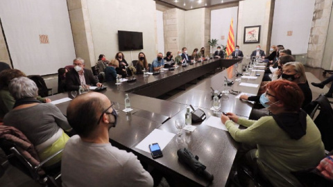 Un moment de l'àmplia reunió amb entitats i sindicats del món de la defensa de la llengua i de l'educació.