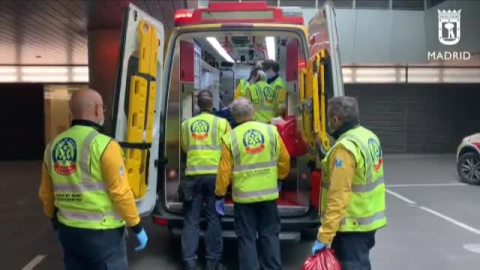 Una joven da a luz en plena calle en Madrid ayudada por los servicios de emergencia