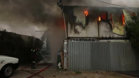 Grecia se enfrenta a los peores incendios en décadas avivados por el viento y las altas temperaturas