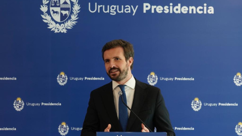 El presidente del PP, Pablo Casado, durante su comparecencia ante los medios en Montevideo, Uruguay.