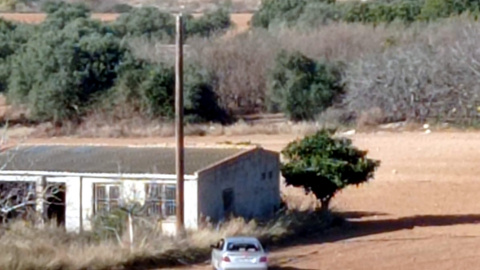 La casa abandonada de Riudoms on hi ha hagut l'intercanvi de trets entre l'exvigilant de seguretat i els Mossos.