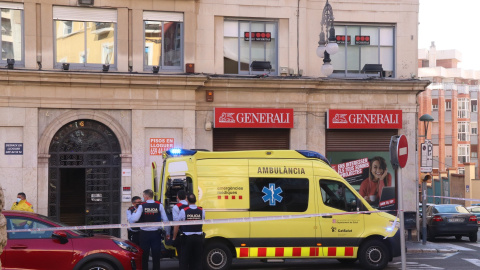 14/12/2021 - Els equips d'emergències a l'entrada de l'empresa Securitas de Tarragona, on un home ha disparat diversos trets.