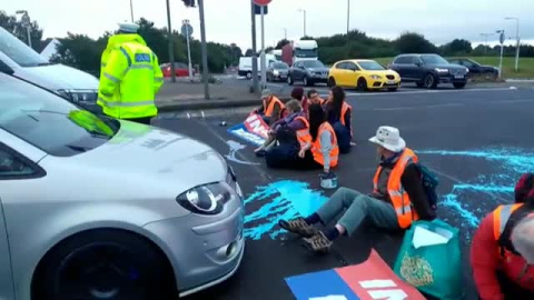 Manifestantes climáticos cortan la autopista M25 de Londres por cuarta vez en una semana