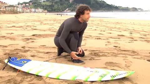 Los surfistas de San Sebastián vuelven al agua