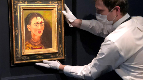 Un autorretrato de Frida Kahlo se vende por 35 millones y desbanca a Diego Rivera como el artista latinoamericano más cotizado