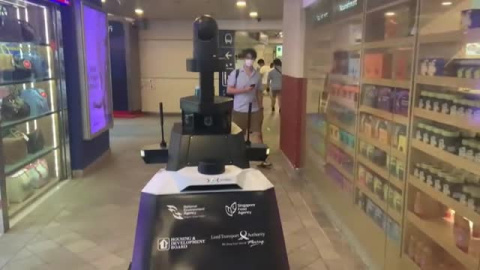 Robots patrullan Singapur para vigilar comportamientos antisociales