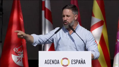 Abascal llama al PP "burdo relevo" y advierte a Casado: "Igual se encuentra obligado a votarnos a nosotros"