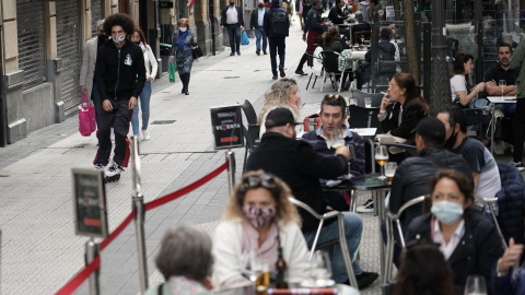 Ambiente en una terraza de un establecimiento de Bilbao, en una imagen del 24 de octubre de 2021.