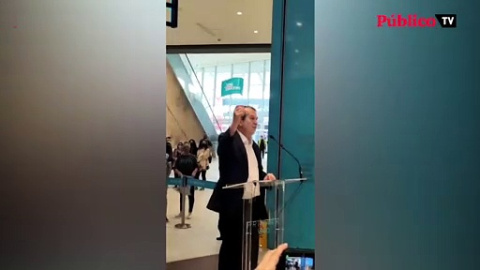 Abel Caballero, alcalde de Vigo, desatado en la inauguración de una tienda de ropa