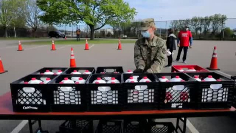 Reparto gratuito de leche por la Guardia Nacional en EEUU al descender drásticamente la demanda por el COVID-19