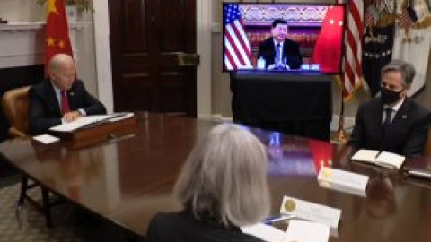 Largo y tenso primer encuentro virtual entre Biden y Xi Jinping