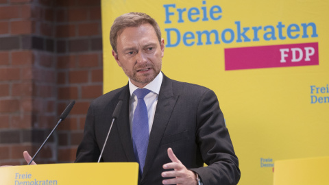 El líder del Partido Liberal (FDP), Christian Lindner, ofrece una rueda de prensa en la sede del partido en Berlín (Alemania), después de que anoche  rompiera las conversaciones para formar una coalición conAngela Merkel y con Los Verdes. E