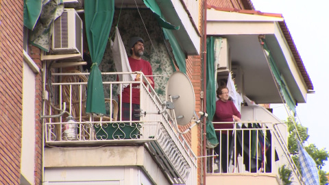 Vecinos de Aranjuez aplauden a los sanitarios